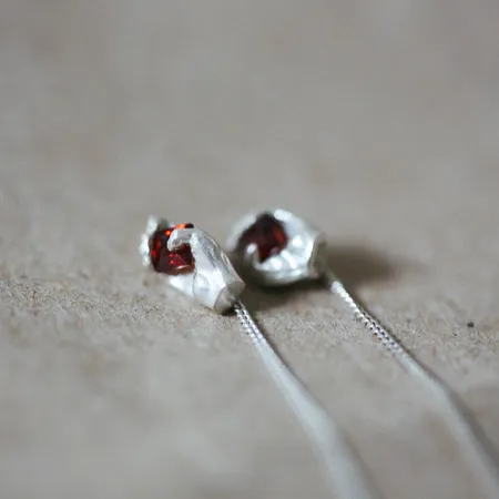 Tiny Hands | Silver Red Garnets Thread Through Earrings