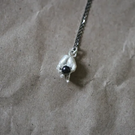 Oro | Silver Hand Holding Black Pearl Pendant