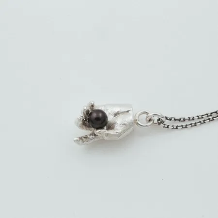 Oro | Silver Hand Holding Black Pearl Pendant