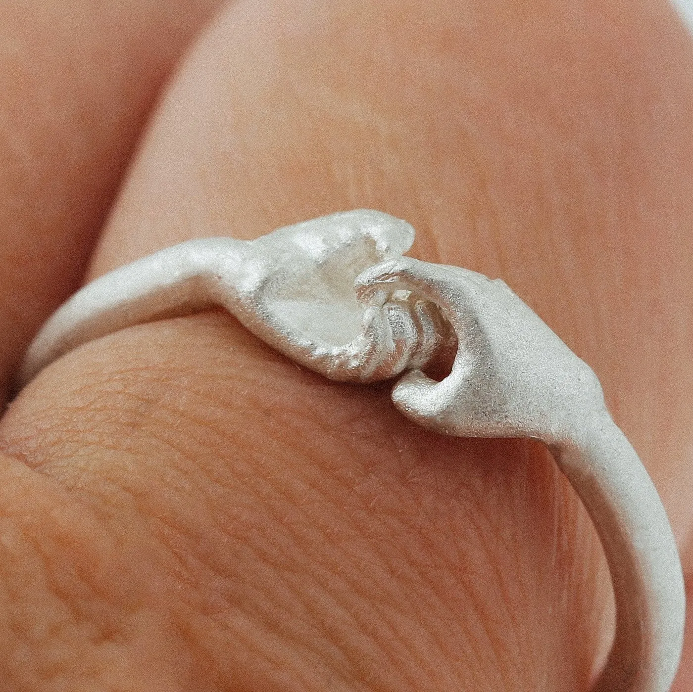dovile_bertulyte_hand_eternity_ring_1