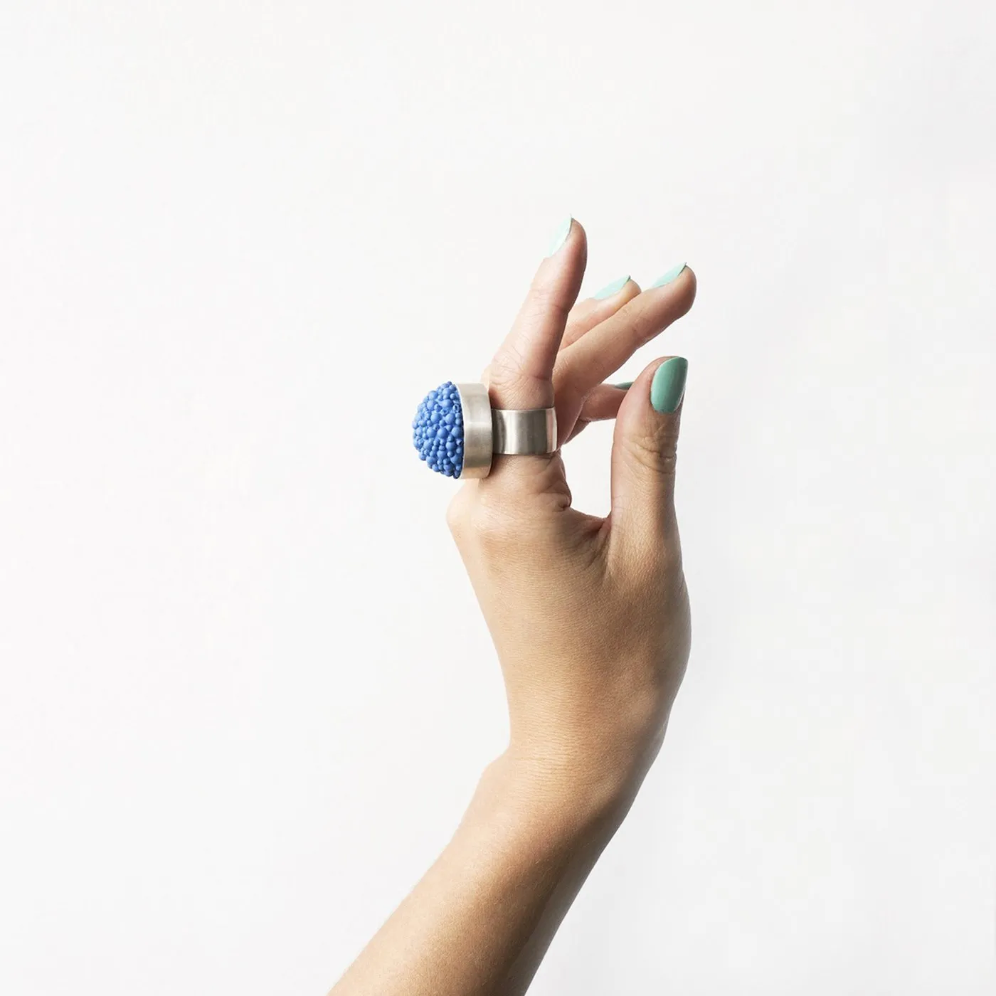 Dovilė Bertulytė nautilus latitude statement silicone blue ring