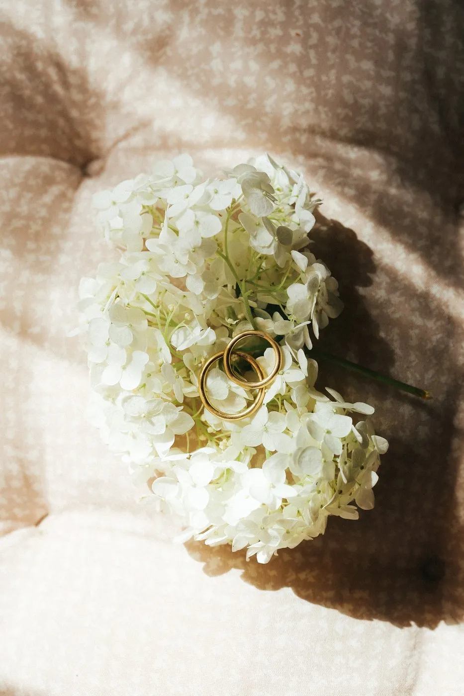 Dovile_Bertulyte_flowers and wedding bands3